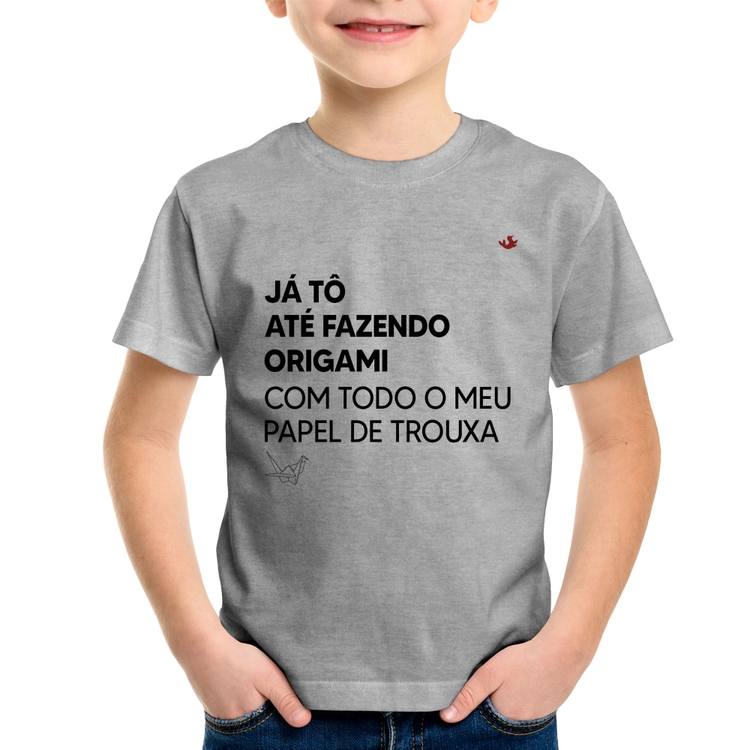 Camiseta Infantil Já tô até fazendo origami com todo o meu papel de trouxa - Cinza