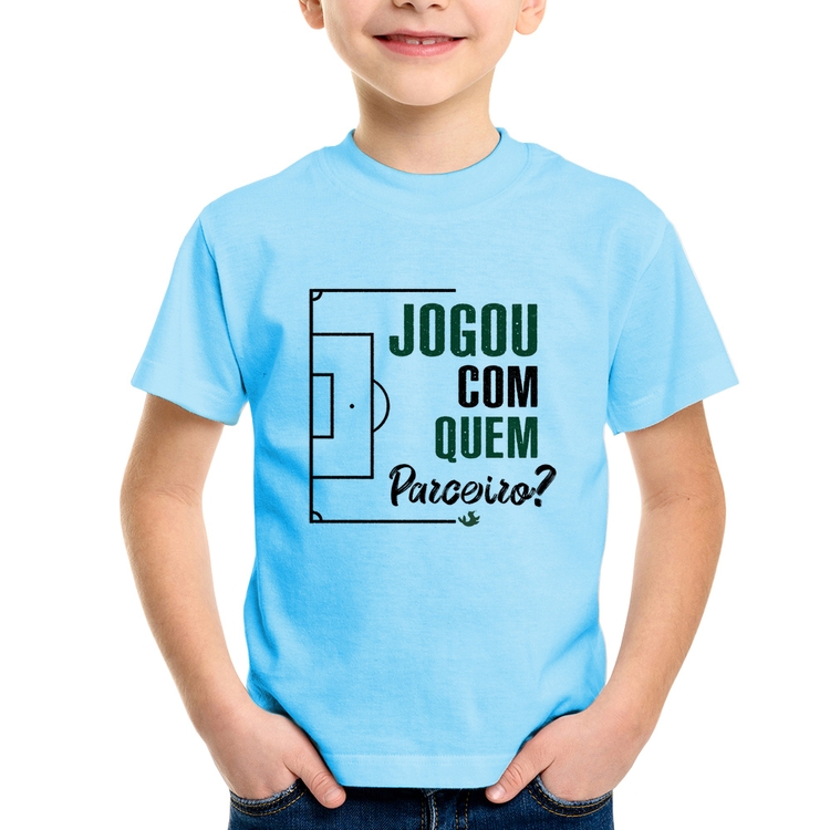 Camiseta Infantil Jogou com quem parceiro? - Azul Bebê