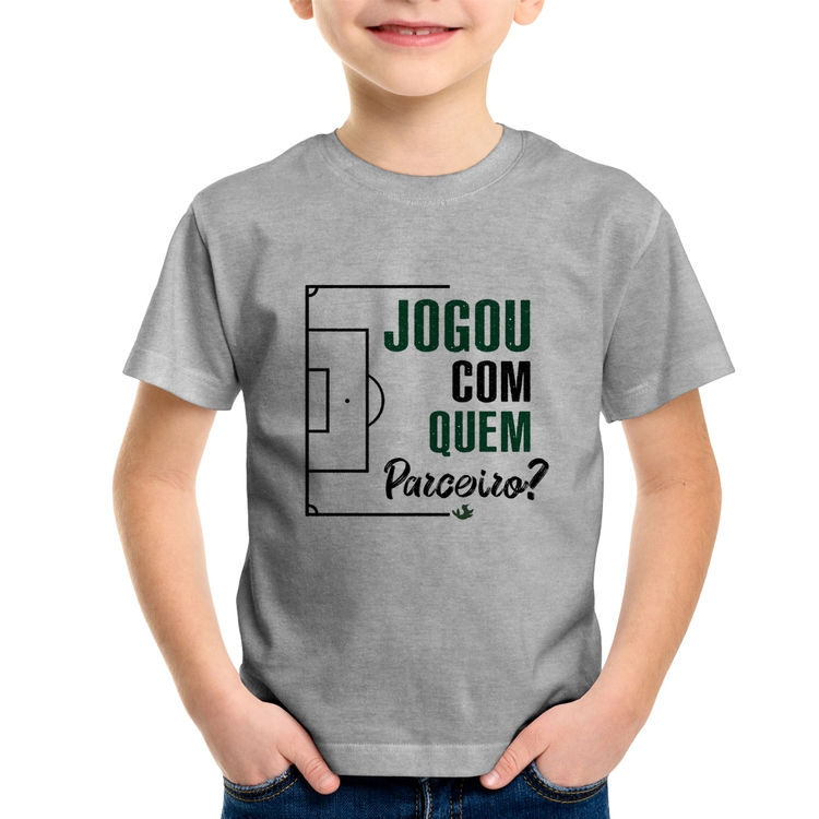 Camiseta Infantil Jogou com quem parceiro? - Cinza