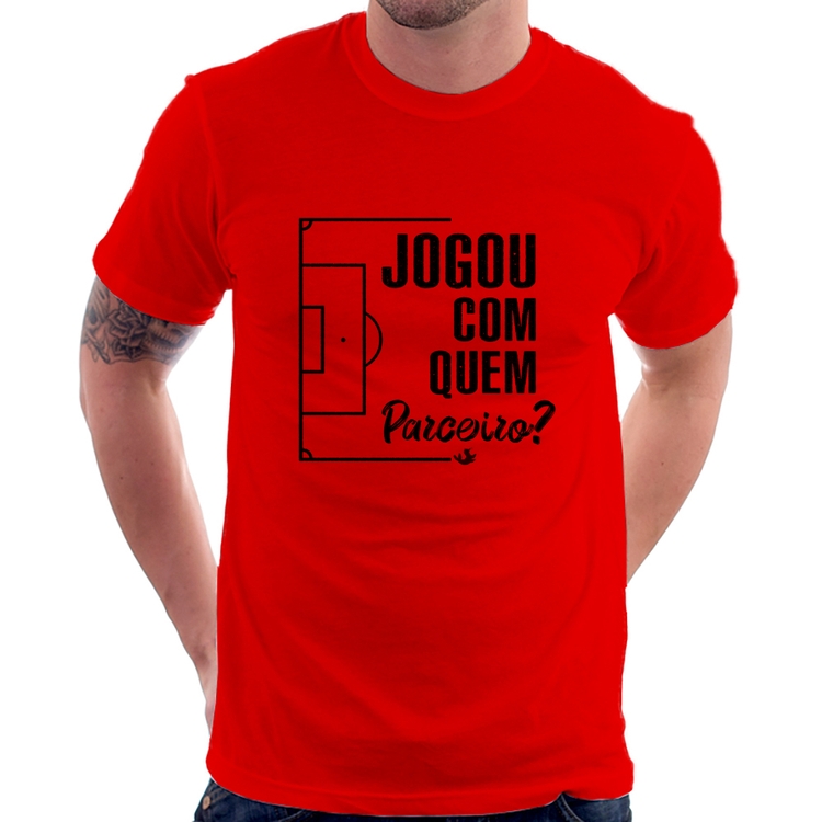 Camiseta Jogou com quem parceiro? - Vermelha