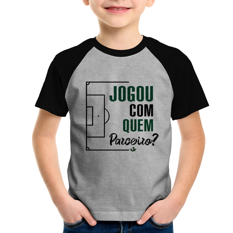 Camiseta Raglan Infantil Jogou com quem parceiro? - Cinza/Preto