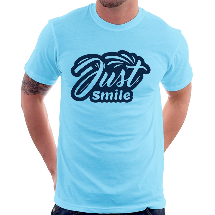 Camiseta Just Smile - Azul Bebê