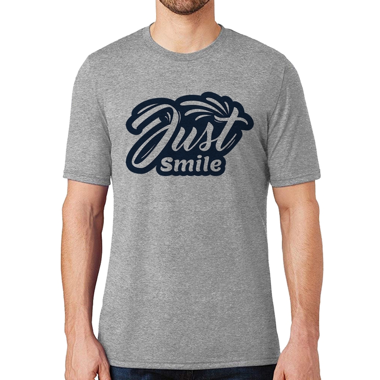 Camiseta Just Smile - Cinza
