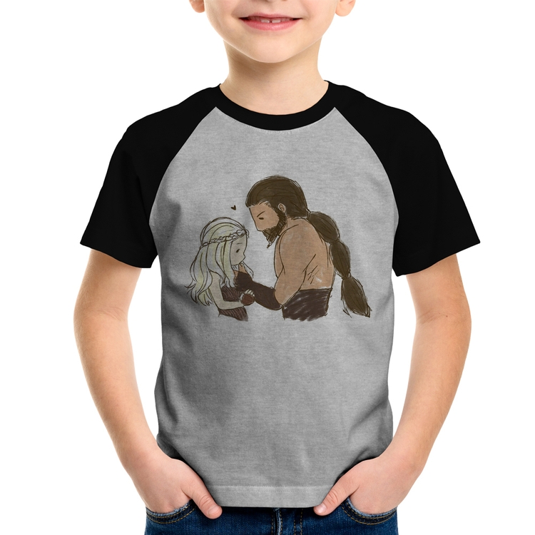 Camiseta Raglan Infantil Khal Drogo e Daenerys Targaryen - Cinza/Preto