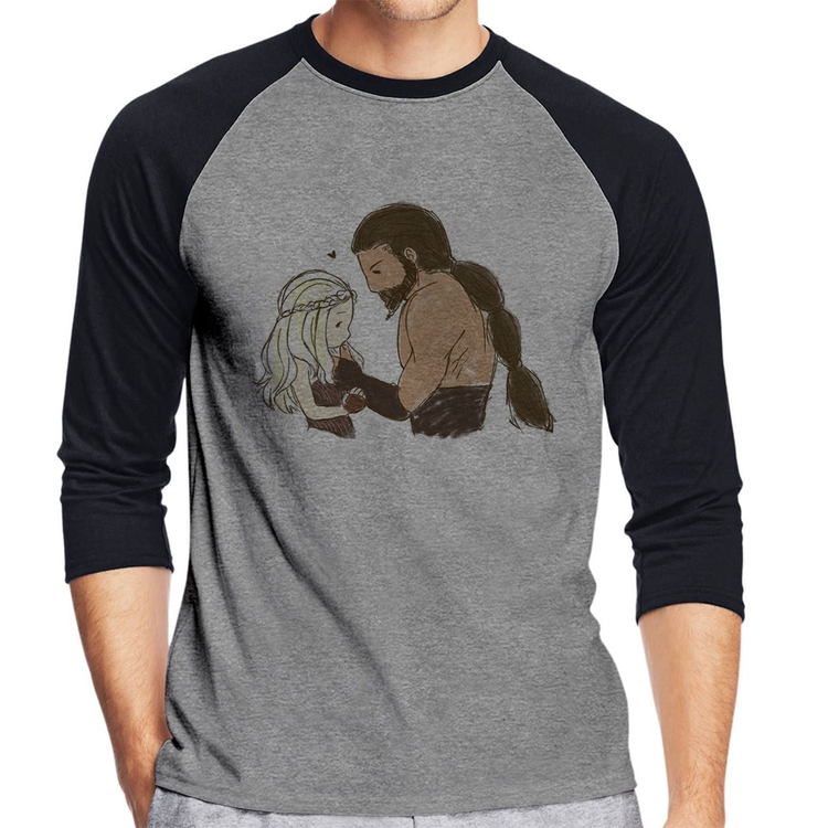 Camiseta Raglan Khal Drogo e Daenerys Targaryen Manga 3/4 - Cinza/Preto