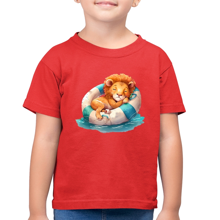 Camiseta Algodão Infantil Leãozinho Relaxando Na Piscina - Vermelha