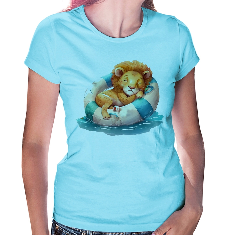 Baby Look Leãozinho Relaxando Na Piscina - Azul Bebê