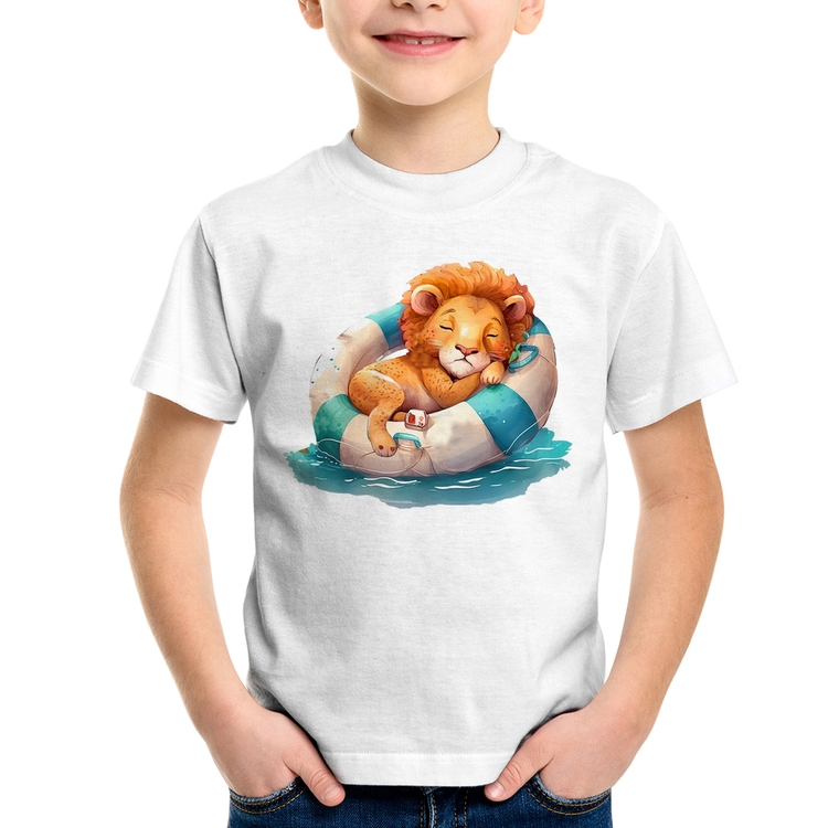 Camiseta Infantil Leãozinho Relaxando Na Piscina