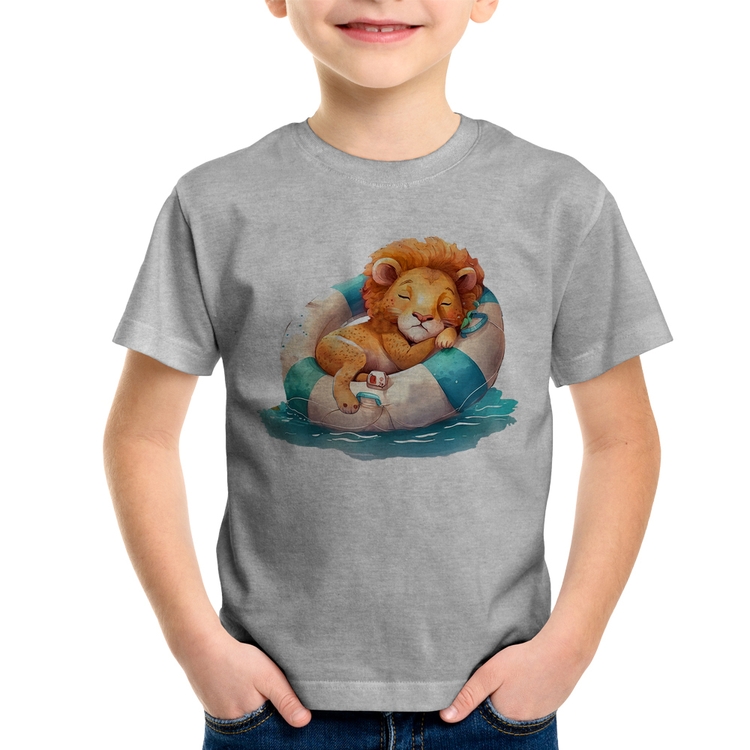 Camiseta Infantil Leãozinho Relaxando Na Piscina - Cinza