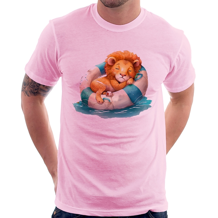 Camiseta Leãozinho Relaxando Na Piscina - Rosa Bebê