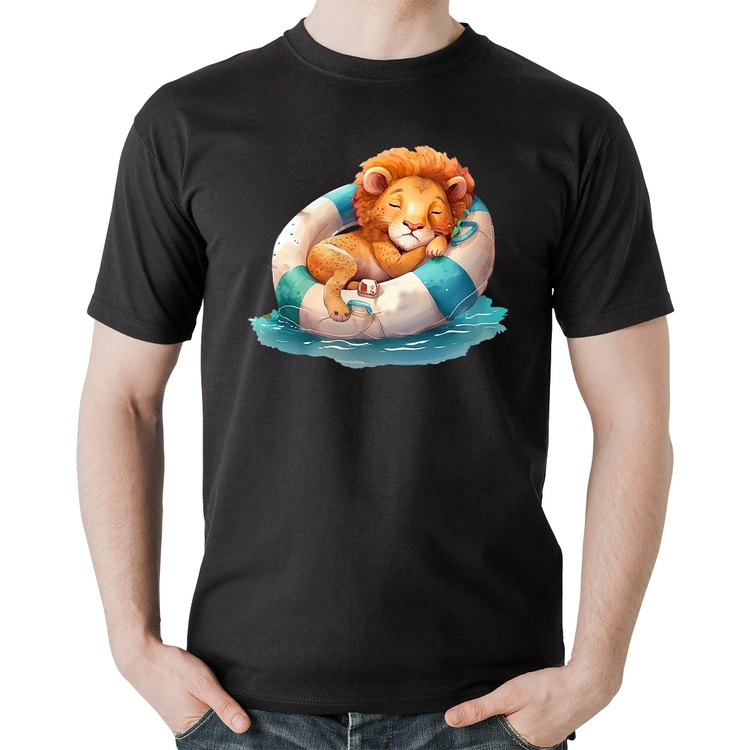 Camiseta Algodão Leãozinho Relaxando Na Piscina