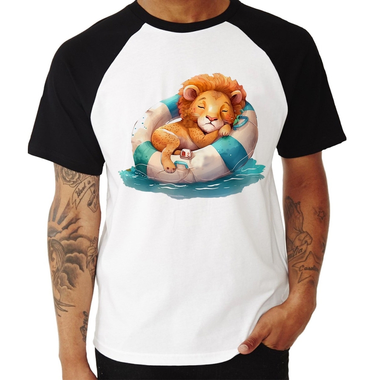 Camiseta Raglan Leãozinho Relaxando Na Piscina