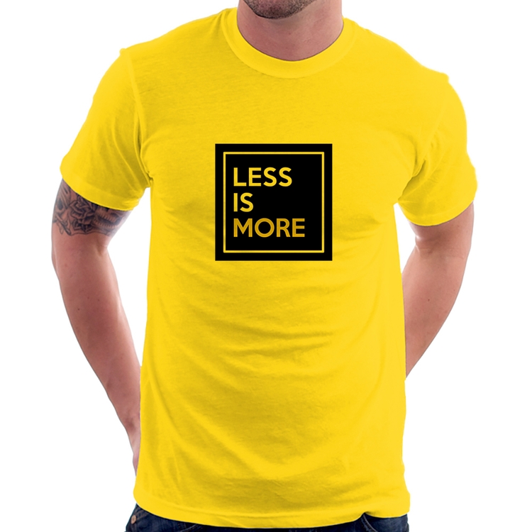 Camiseta Less is More - Amarela