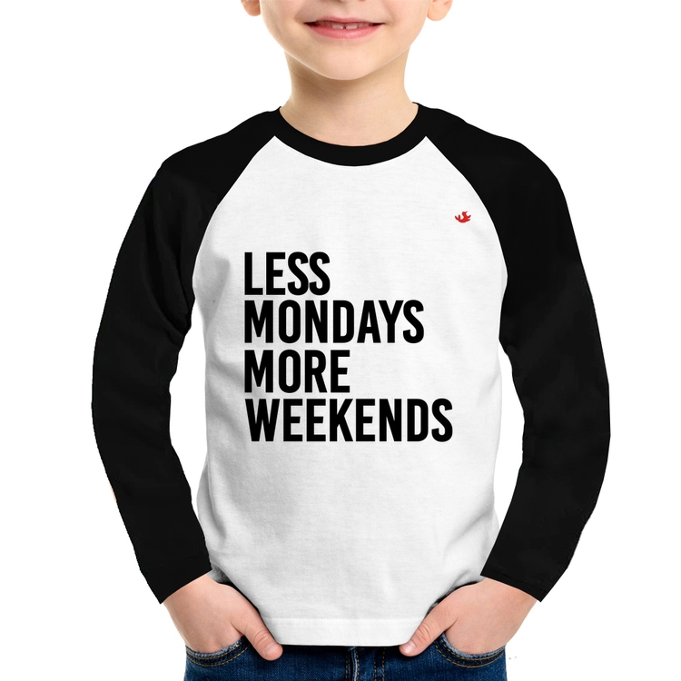 Camiseta Raglan Infantil Less Mondays More Weekends Manga Longa