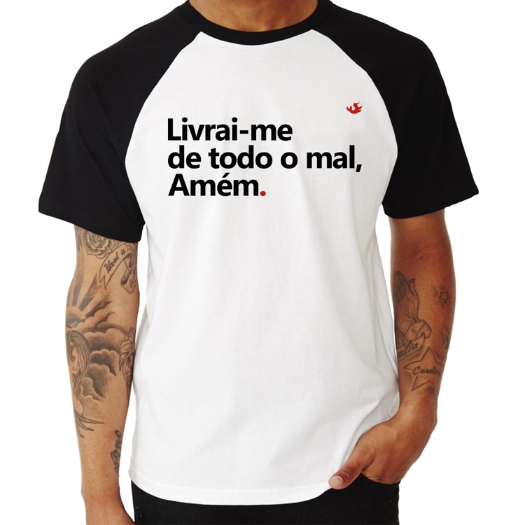 Camiseta Raglan Livrai-me de todo o mal, amém