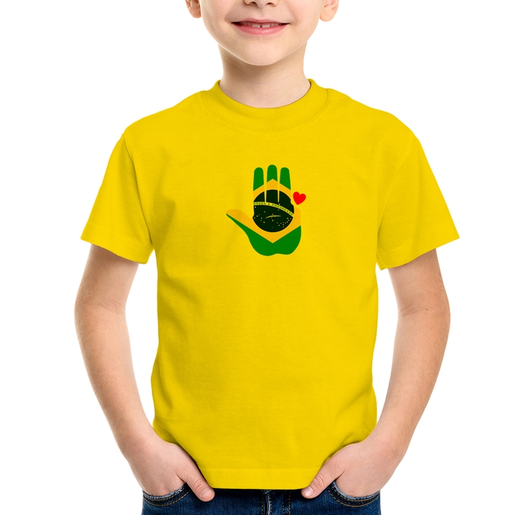 Camiseta Infantil Mão Lula Coração Bandeira Brasil 2026 PT 13 - Amarela