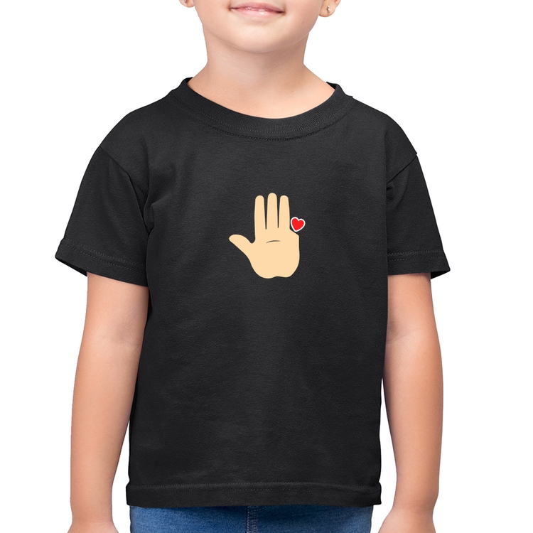 Camiseta Algodão Infantil Mão Lula Coração Dedos 2026 PT 13