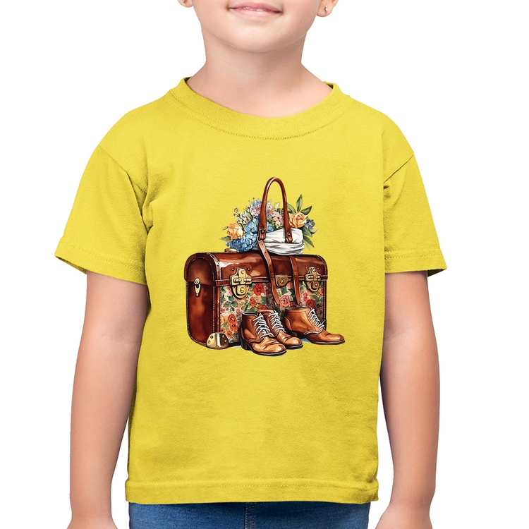 Camiseta Algodão Infantil Mala e Botas Retrô Flores - Amarelo Canário