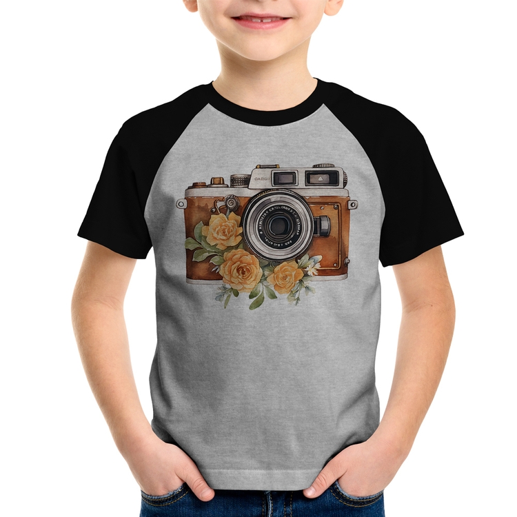 Camiseta Raglan Infantil Máquina Fotográfica Vintage e Flores - Cinza/Preto