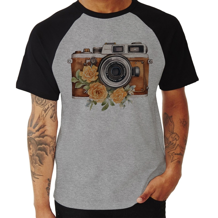 Camiseta Raglan Máquina Fotográfica Vintage e Flores - Cinza/Preto