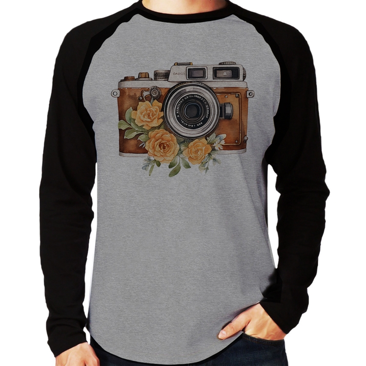 Camiseta Raglan Máquina Fotográfica Vintage e Flores Manga Longa - Cinza/Preto