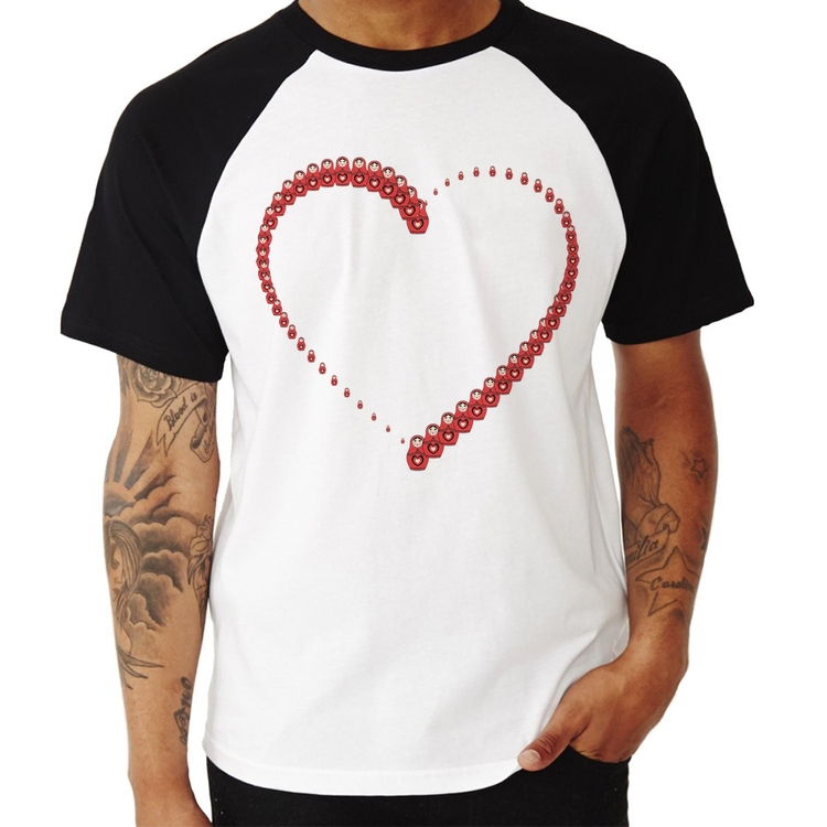 Camiseta Raglan Matrioska Coração