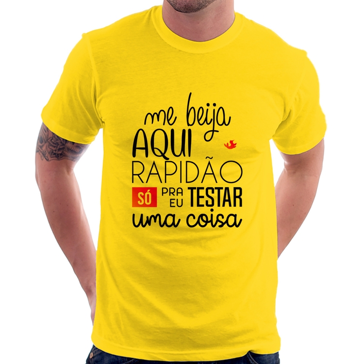 Camiseta Me beija aqui rapidão - Amarela