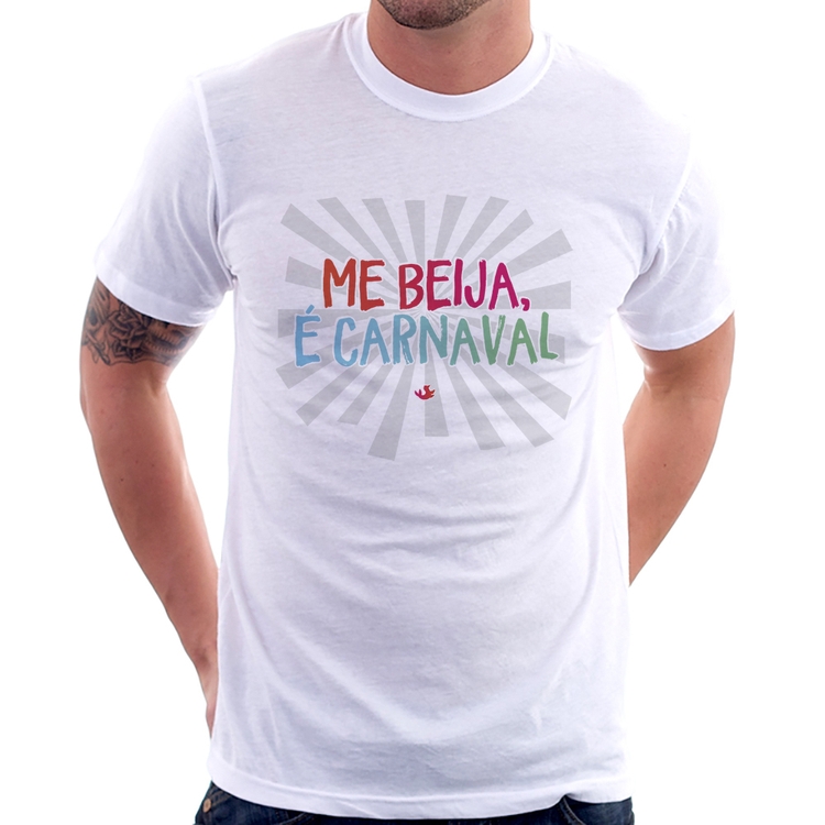 Camiseta Me beija, é carnaval