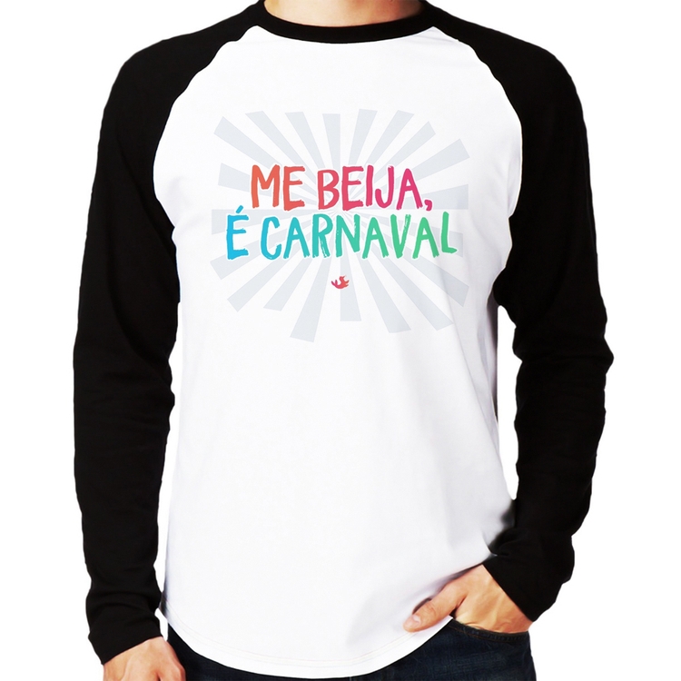 Camiseta Raglan Me beija, é carnaval Manga Longa