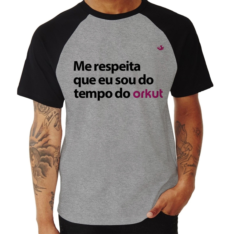 Camiseta Raglan Me respeita que eu sou do tempo do orkut - Cinza/Preto