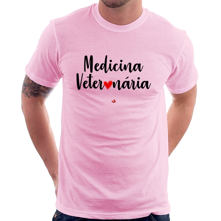 Camiseta Medicina Veterinária por amor - Rosa Bebê