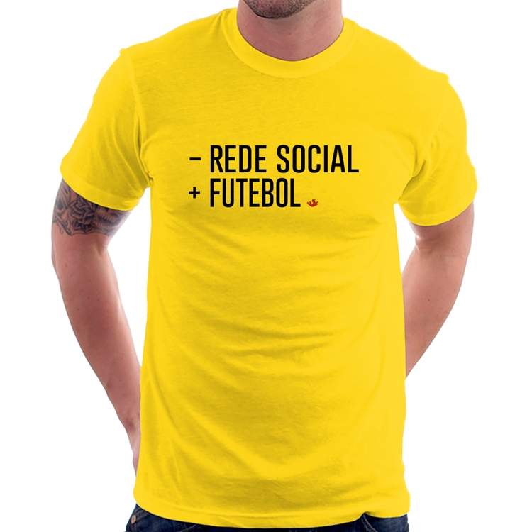 Camiseta Menos Rede Social, Mais Futebol - Amarela