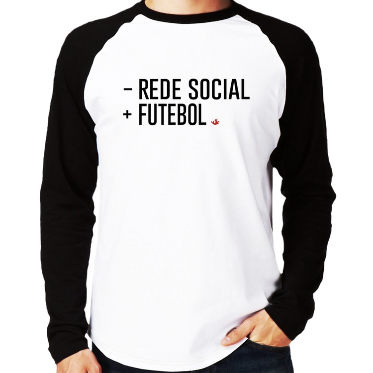 Camiseta Raglan Menos Rede Social, Mais Futebol Manga Longa