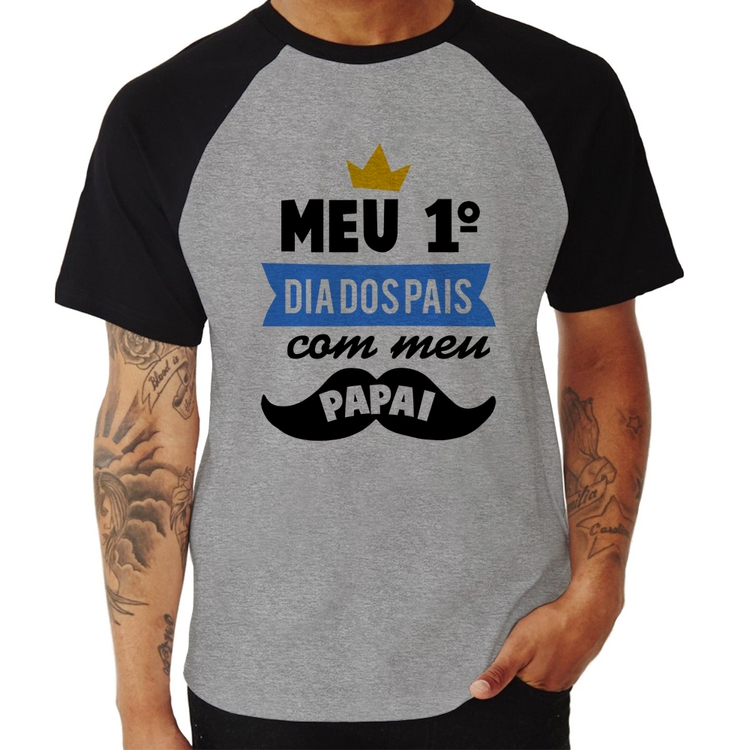 Camiseta Raglan Meu primeiro dia dos pais com meu papai - Cinza/Preto