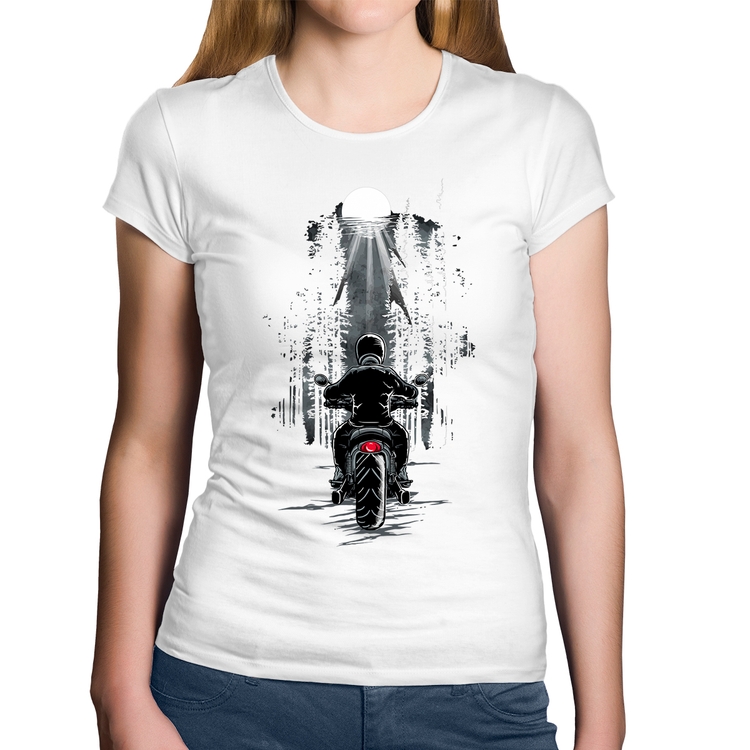 Baby Look Algodão Motociclista na floresta - Branca