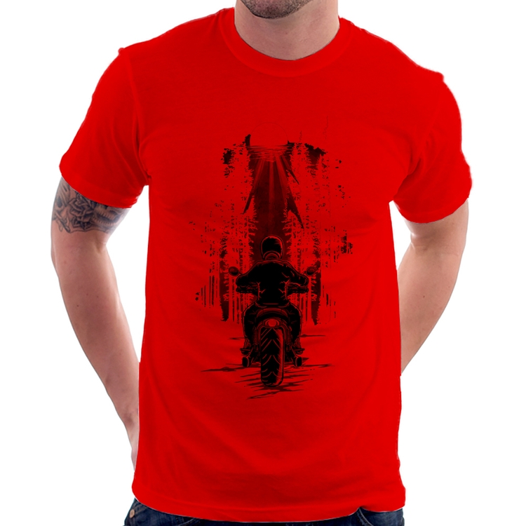 Camiseta Motociclista na floresta - Vermelha