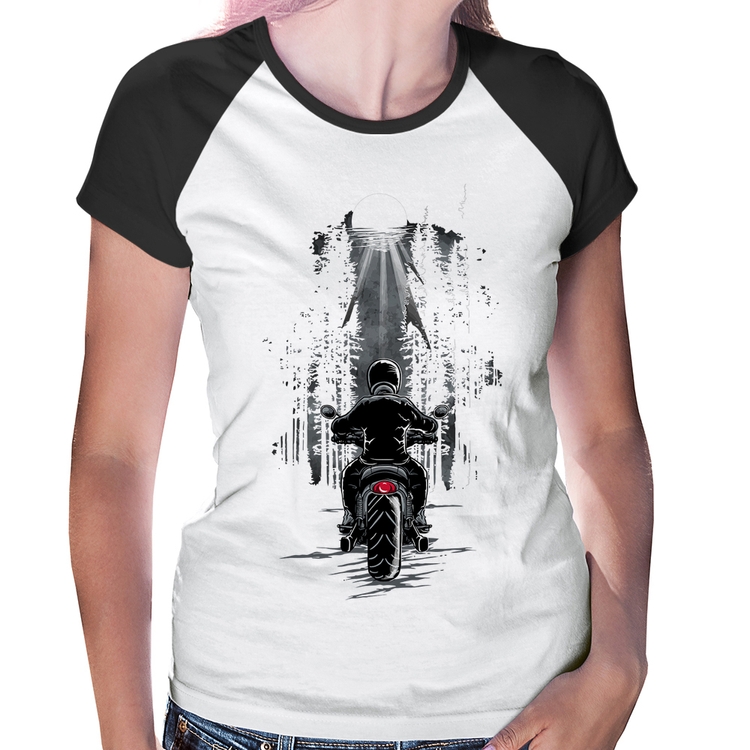 Baby Look Raglan Motociclista na floresta