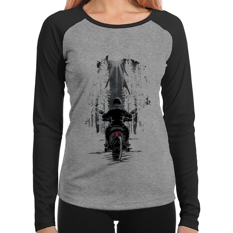 Baby Look Raglan Motociclista na floresta Manga Longa - Cinza/Preto
