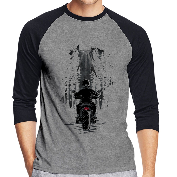Camiseta Raglan Motociclista na floresta Manga 3/4 - Cinza/Preto