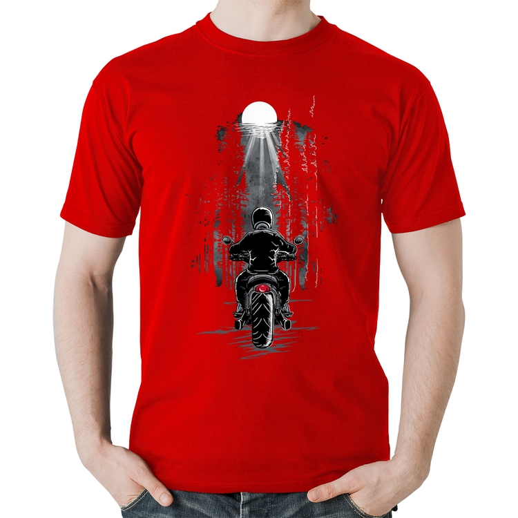 Camiseta Algodão Motociclista na floresta - Vermelha