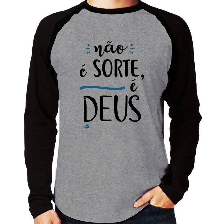 Camiseta Raglan Não é sorte, é Deus Manga Longa - Cinza/Preto