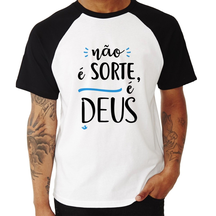 Camiseta Raglan Não é sorte, é Deus