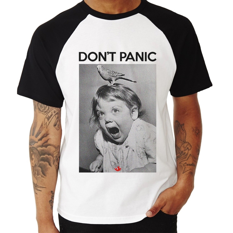 Camiseta Raglan Não entre em pânico