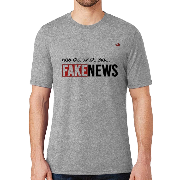 Camiseta Não era amor, era... fake news - Cinza