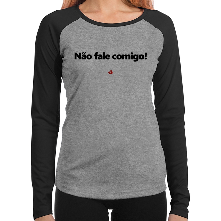 Baby Look Raglan Não fale comigo! Manga Longa - Cinza/Preto