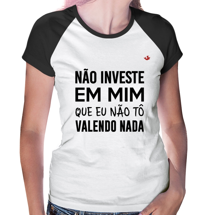 Baby Look Raglan Não investe em mim que eu não tô valendo nada