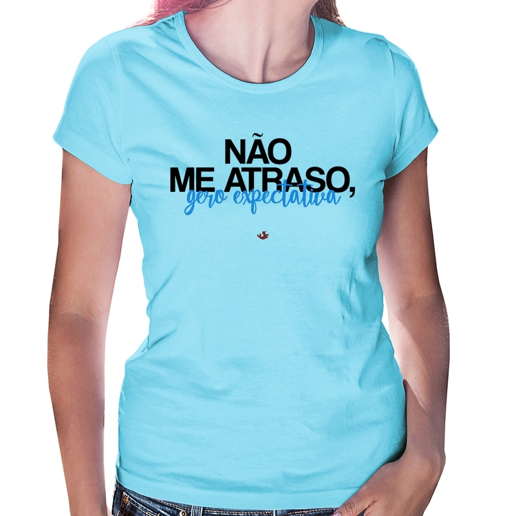 Baby Look Não me atraso, gero expectativa - Azul Bebê