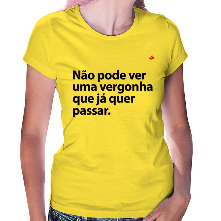 Baby Look Não pode ver uma vergonha que já quer passar - Amarela