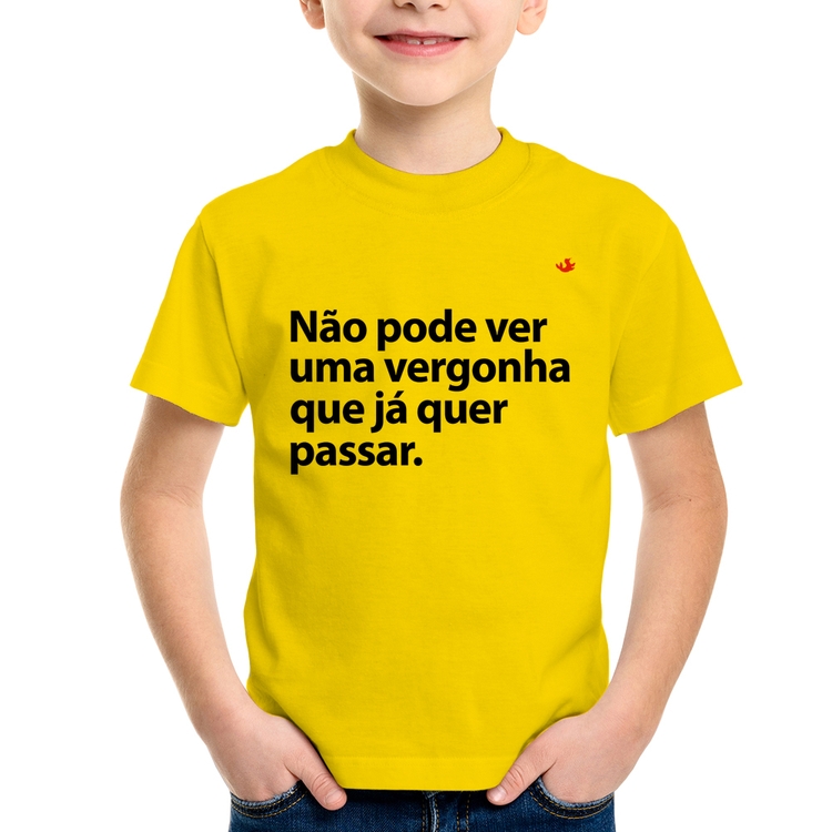 Camiseta Infantil Não pode ver uma vergonha que já quer passar - Amarela