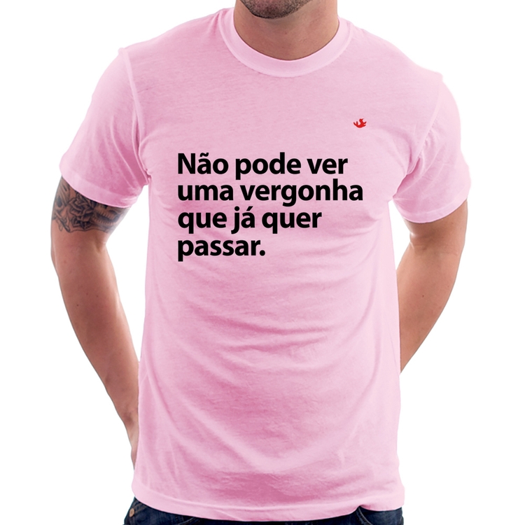 Camiseta Não pode ver uma vergonha que já quer passar - Rosa Bebê